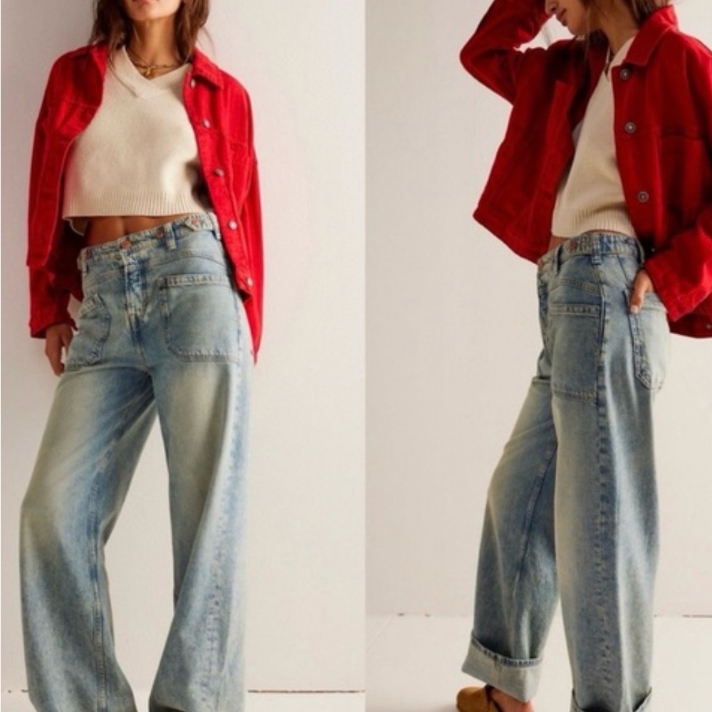 Free People, We the Free cuffed Palmer Faded loose jeans. Cute front pocket deta